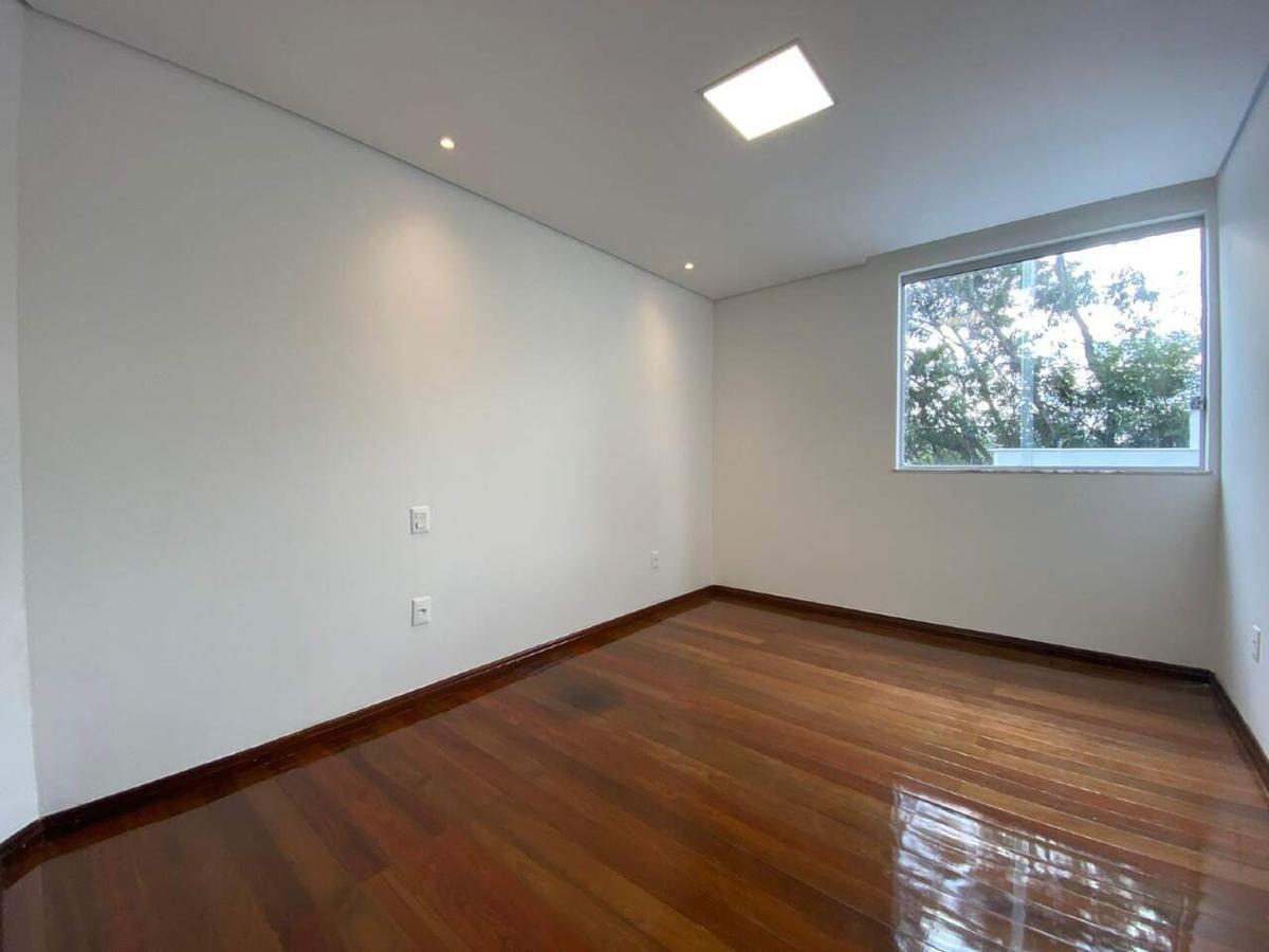 Casa, Estoril, 3 Quartos, 4 Vagas, 1 Suíte