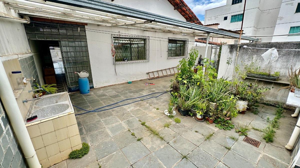 Casa, Planalto, 6 Quartos, 5 Vagas, 1 Suíte