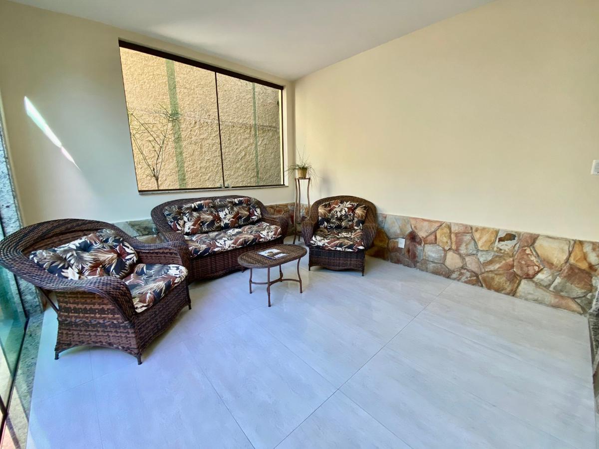 Casa, Santa Branca, 3 Quartos, 4 Vagas, 1 Suíte