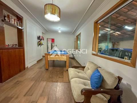 Casa, Camargos, 3 Quartos, 0 Vaga, 2 Suítes