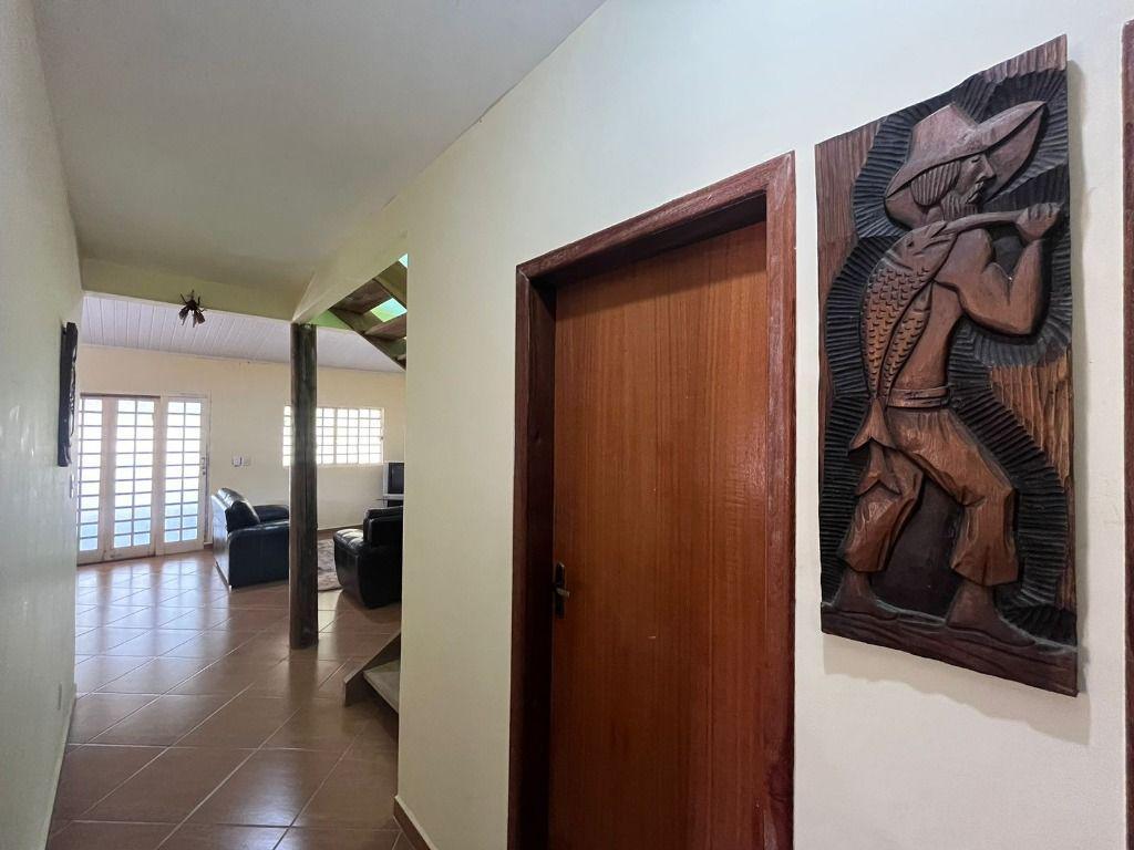 Fazenda, Ravena, 5 Quartos, 0 Vaga, 2 Suítes