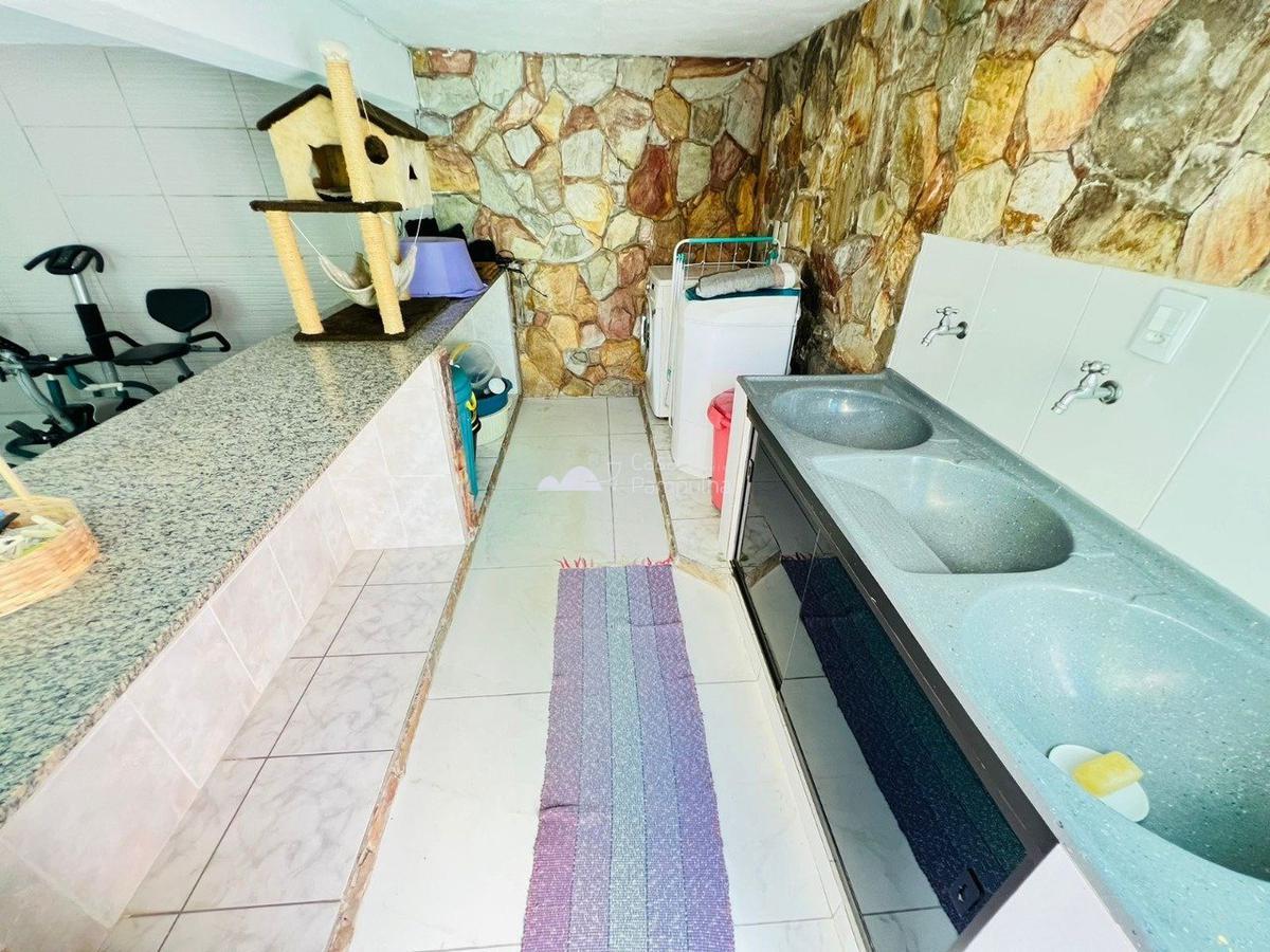 Casa, Santa Branca, 3 Quartos, 4 Vagas, 1 Suíte