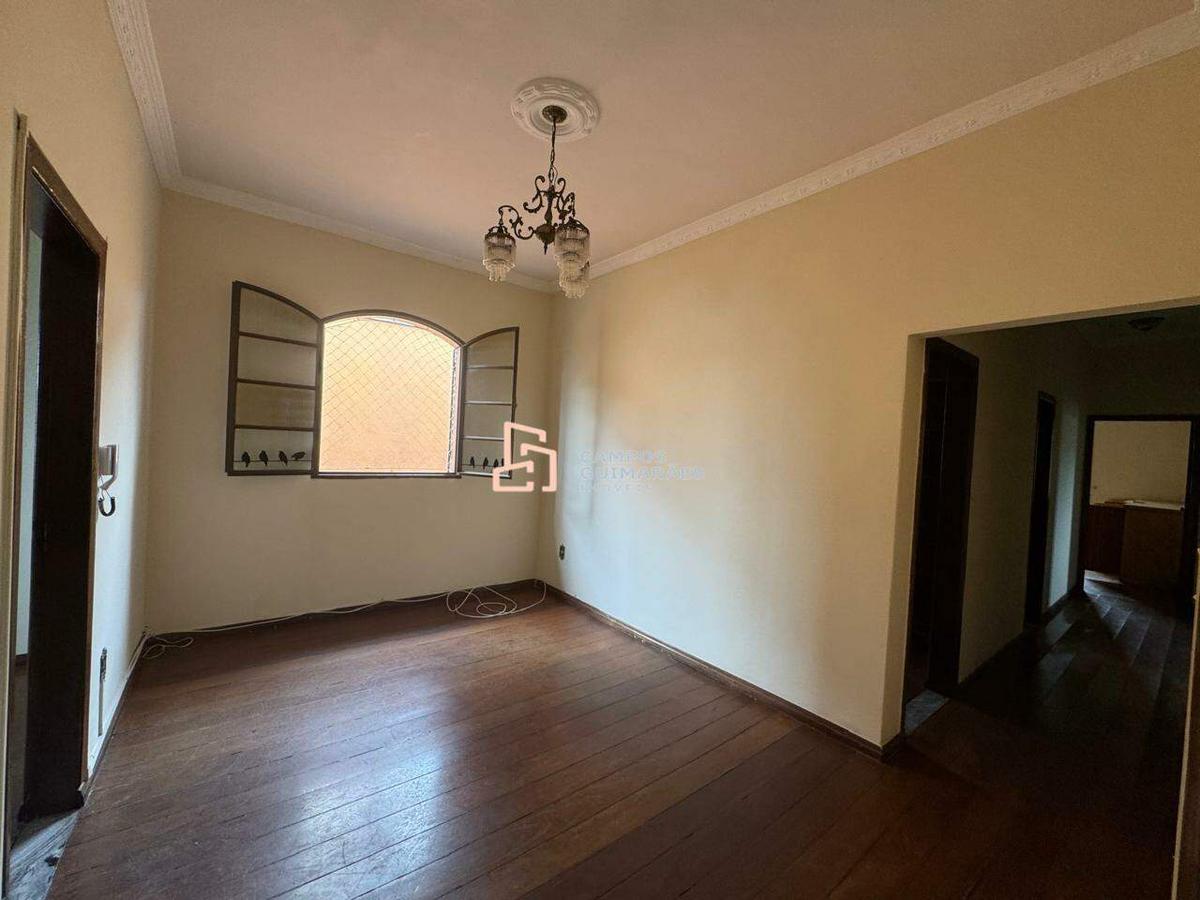 Casa, Industrial, 4 Quartos, 2 Vagas, 2 Suítes