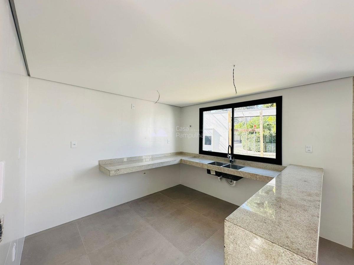 Casa, Planalto, 3 Quartos, 4 Vagas, 3 Suítes