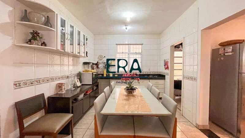 Casa, Buritis, 5 Quartos, 0 Vaga, 1 Suíte