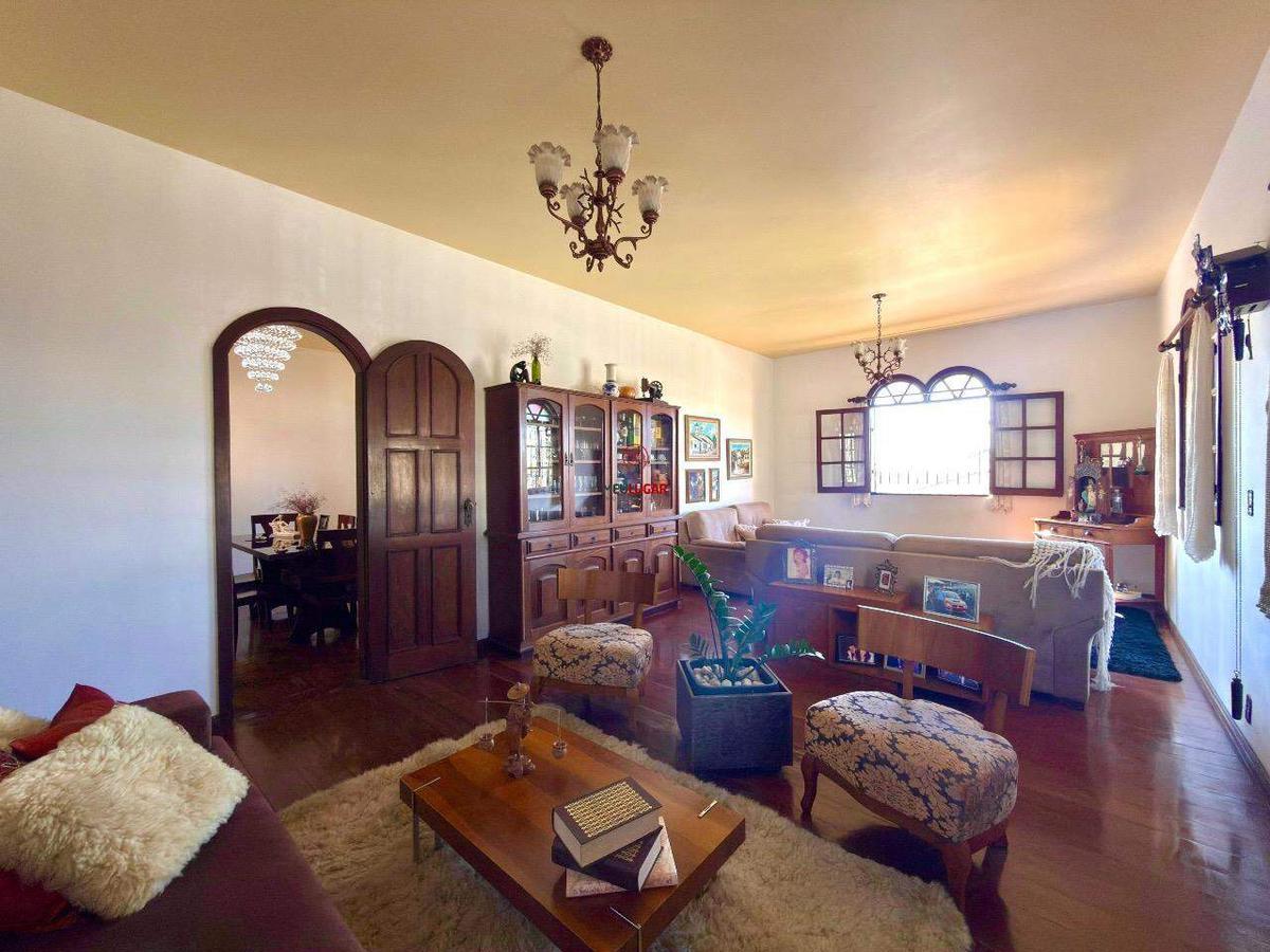 Casa, Barreiro, 3 Quartos, 5 Vagas, 1 Suíte