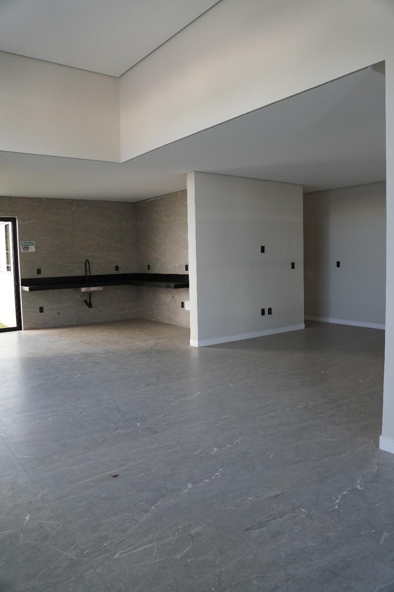 Casa, Trevo, 4 Quartos, 3 Vagas, 2 Suítes
