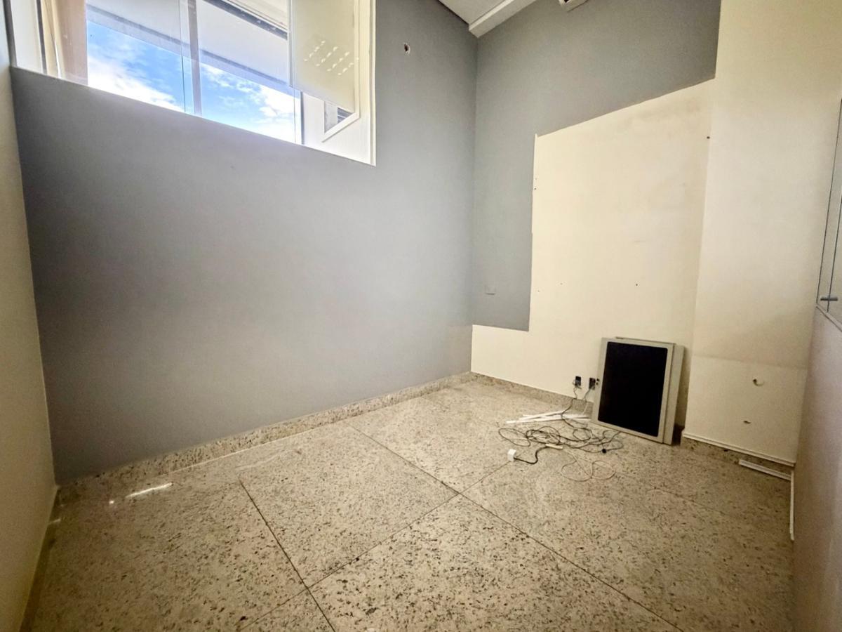 Sala, São José, 0 Quarto, 3 Vagas