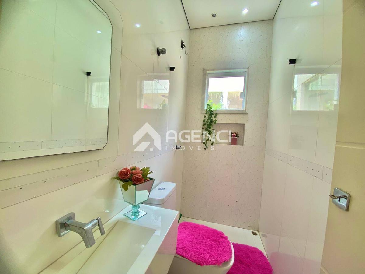 Casa, Santa Maria, 3 Quartos, 0 Vaga, 2 Suítes