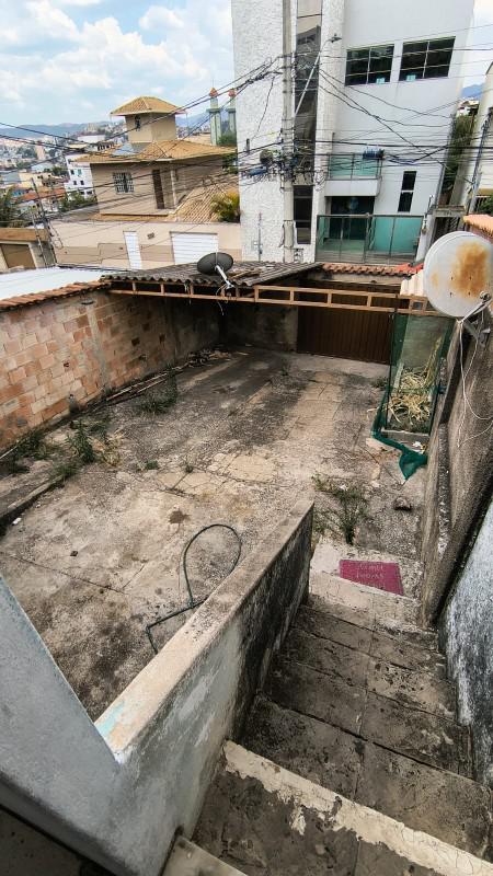 Casa, Industrial, 3 Quartos, 2 Vagas, 1 Suíte