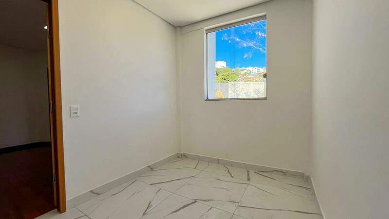 Casa, Estoril, 3 Quartos, 6 Vagas, 1 Suíte