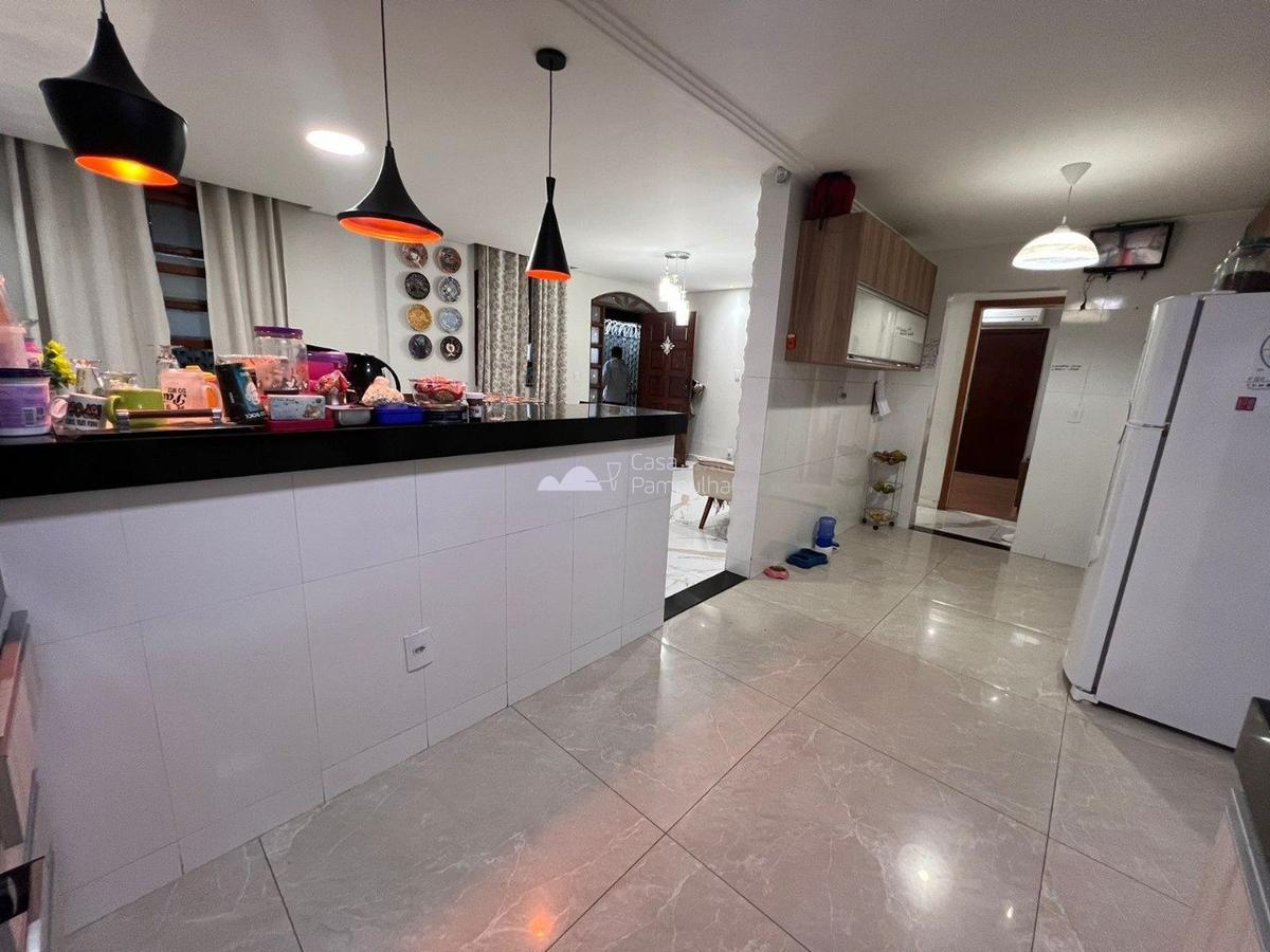 Casa, Itapoã, 4 Quartos, 6 Vagas, 2 Suítes