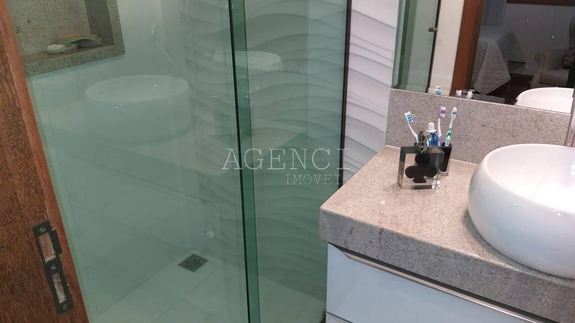 Casa, Camargos, 4 Quartos, 0 Vaga, 2 Suítes