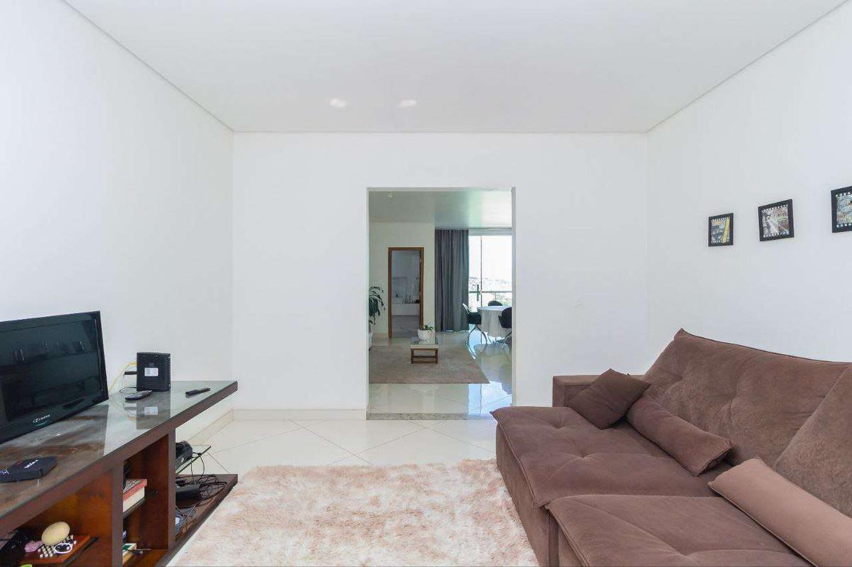 Casa, Estoril, 4 Quartos, 3 Vagas, 4 Suítes