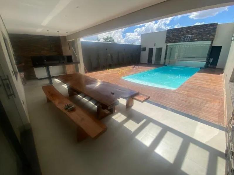 Casa, Montreal, 3 Quartos, 4 Vagas, 3 Suítes