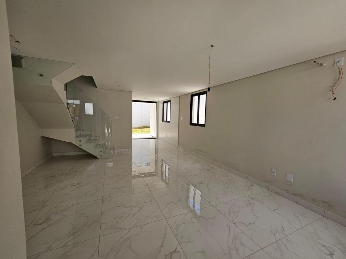 Casa, Santa Cruz, 3 Quartos, 4 Vagas, 1 Suíte