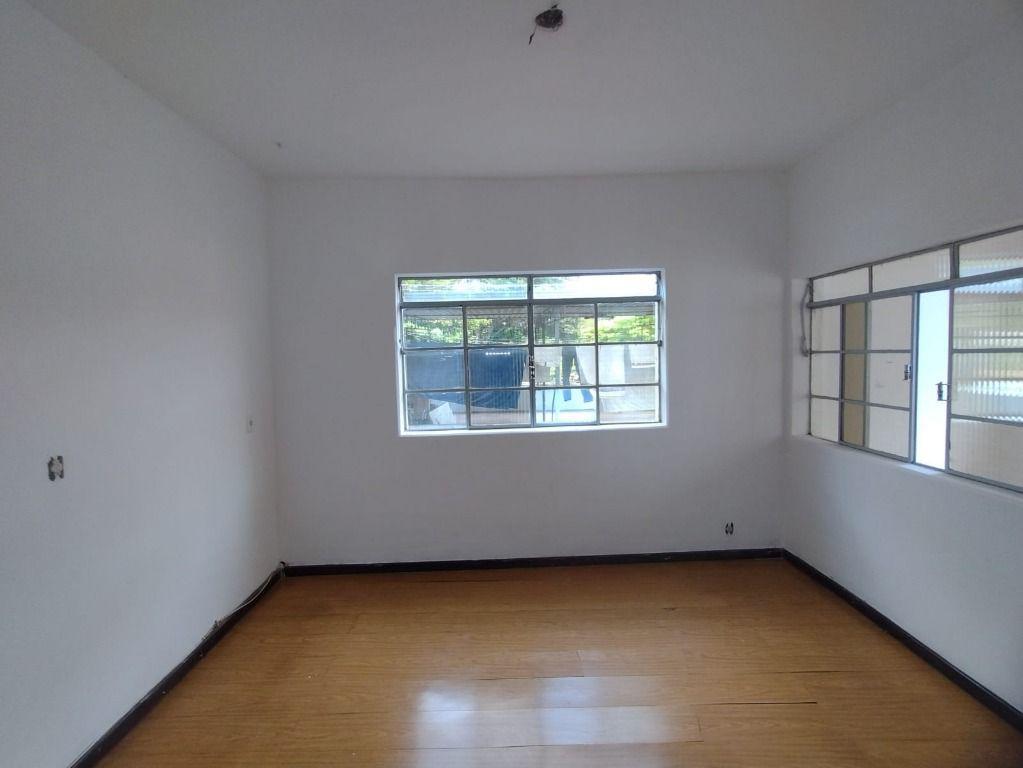 Casa, Centro, 7 Quartos, 0 Vaga