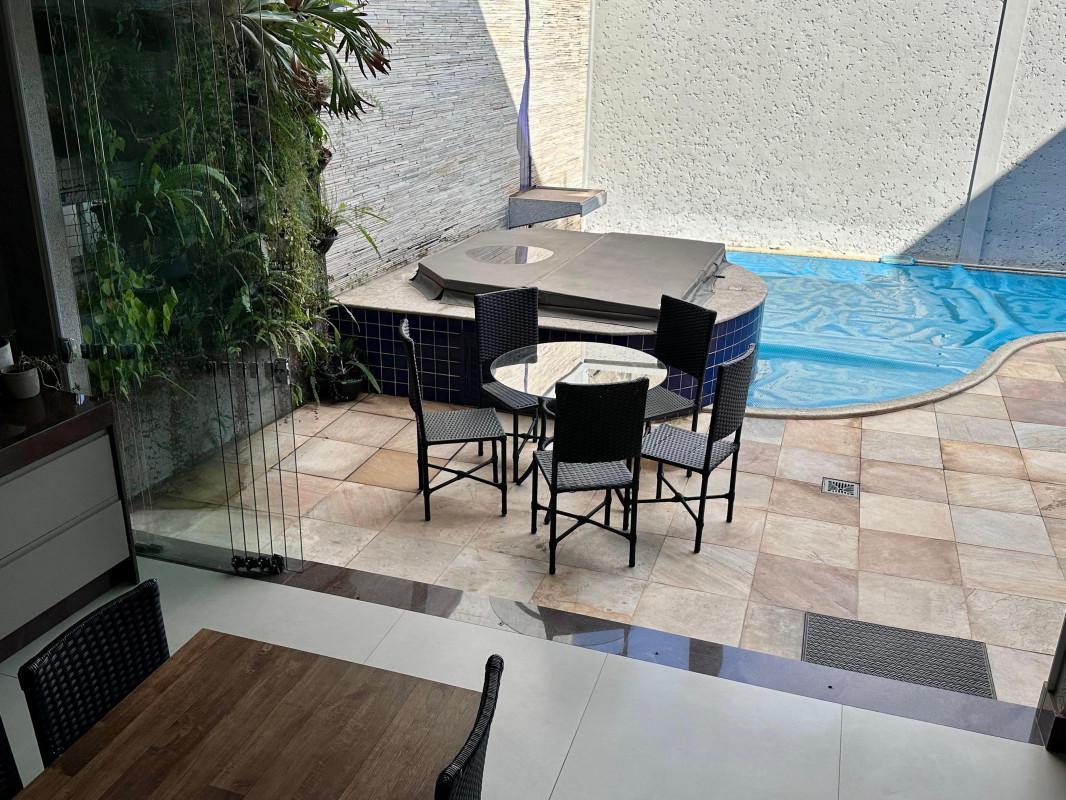 Casa, Santa Lúcia, 3 Quartos, 4 Vagas, 1 Suíte