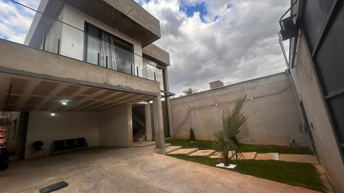 Casa, Trevo, 5 Quartos, 4 Vagas, 2 Suítes