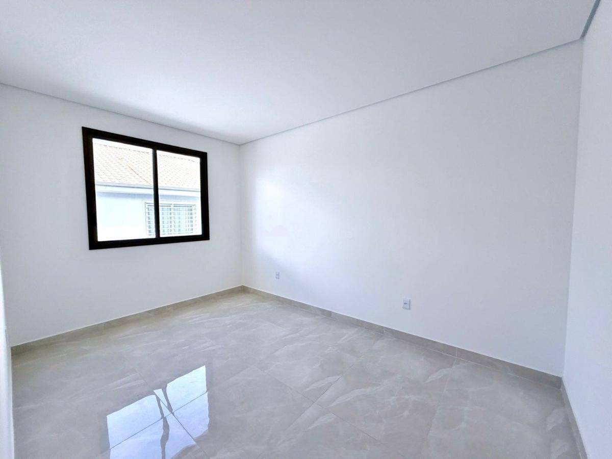 Casa, Trevo, 3 Quartos, 2 Vagas, 1 Suíte