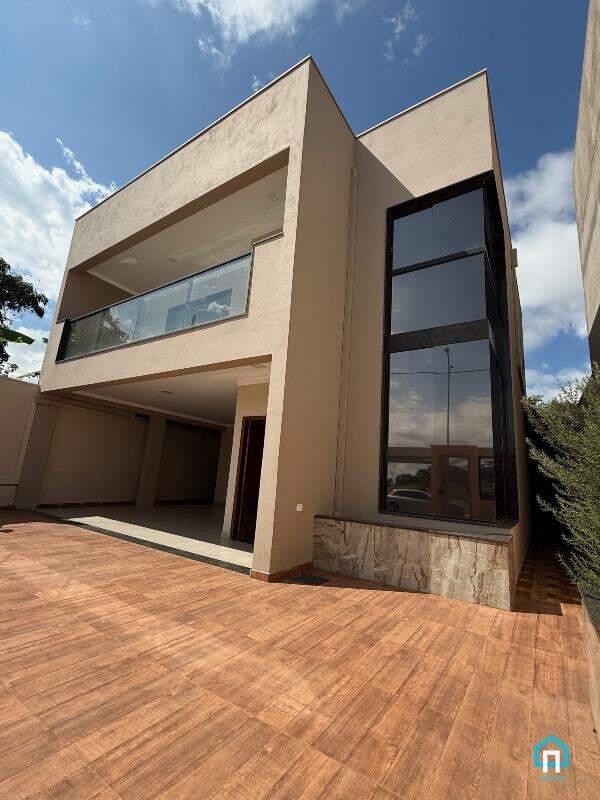 Casa, Centro, 4 Quartos, 4 Vagas, 2 Suítes