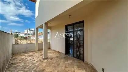 Casa, Camargos, 4 Quartos, 0 Vaga, 1 Suíte