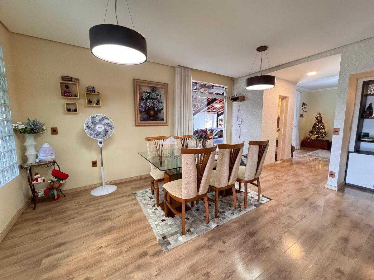 Casa, Trevo, 3 Quartos, 4 Vagas