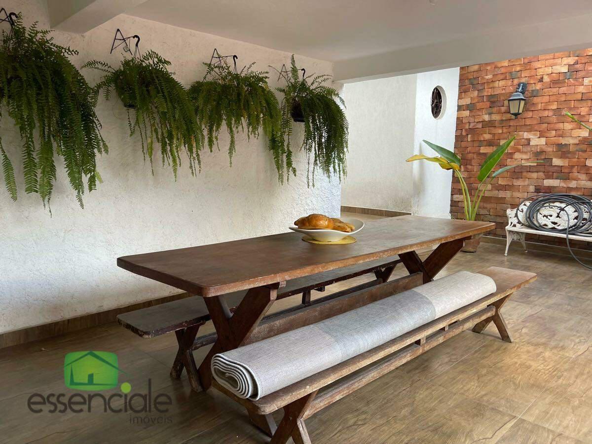 Casa, Santa Cruz Industrial, 3 Quartos, 5 Vagas, 1 Suíte