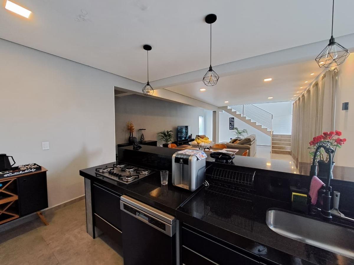 Casa, Centro, 4 Quartos, 3 Vagas, 1 Suíte