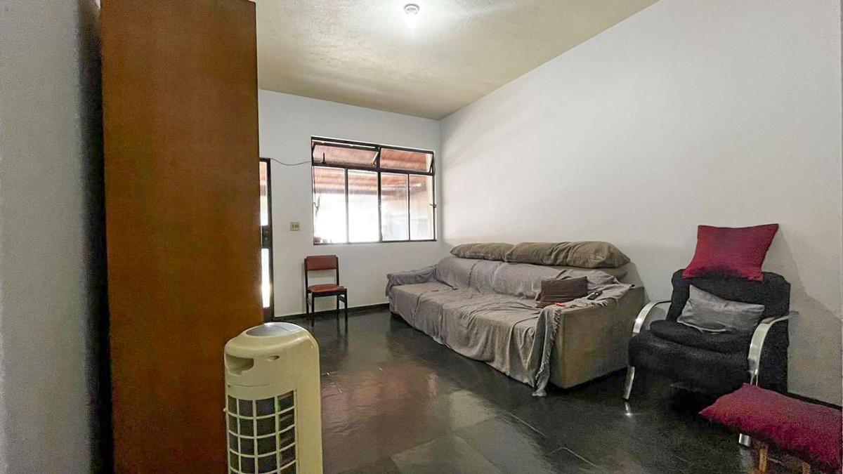 Casa, Santa Terezinha, 4 Quartos, 5 Vagas, 1 Suíte