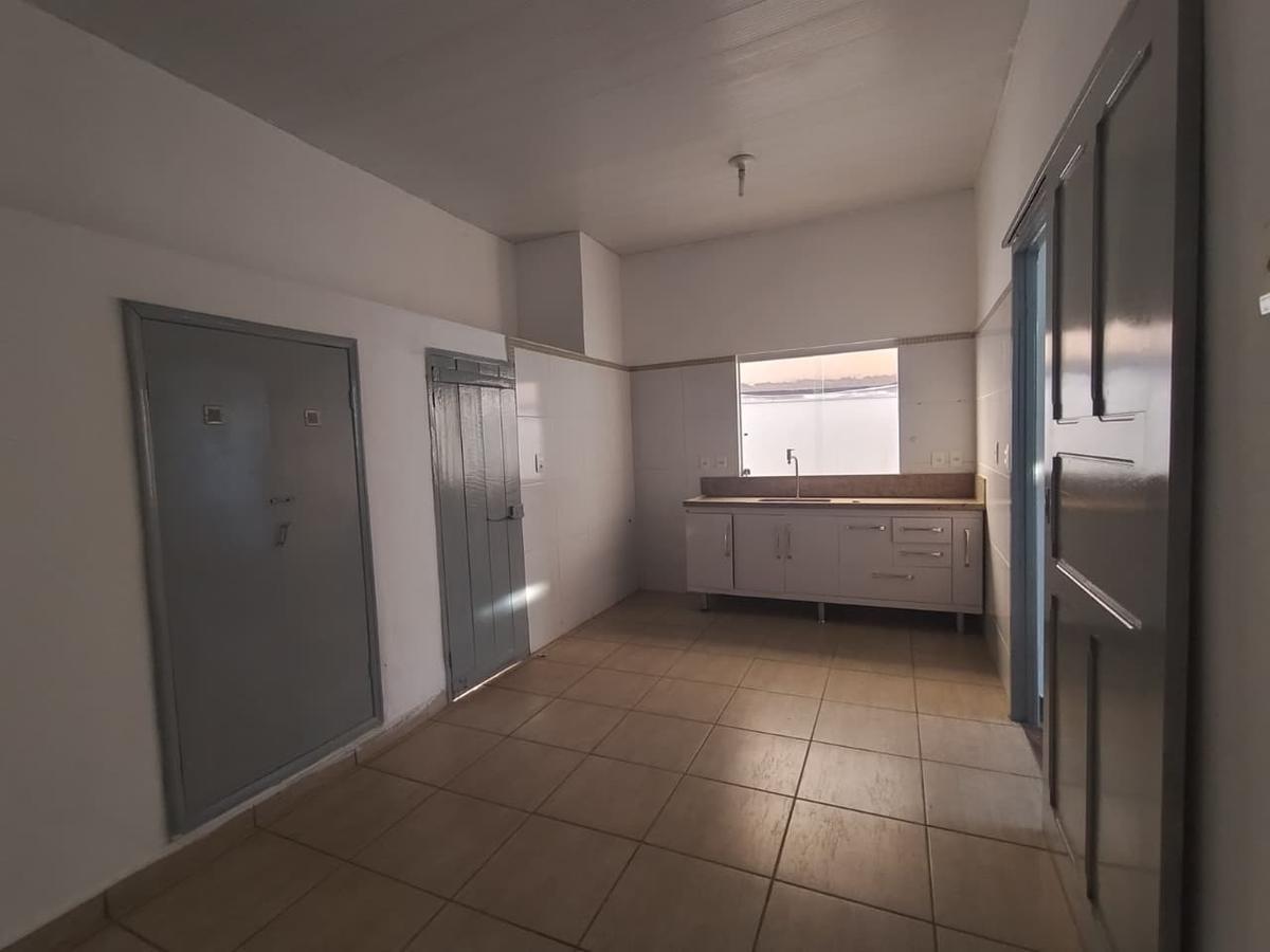 Casa, Centro, 4 Quartos, 0 Vaga