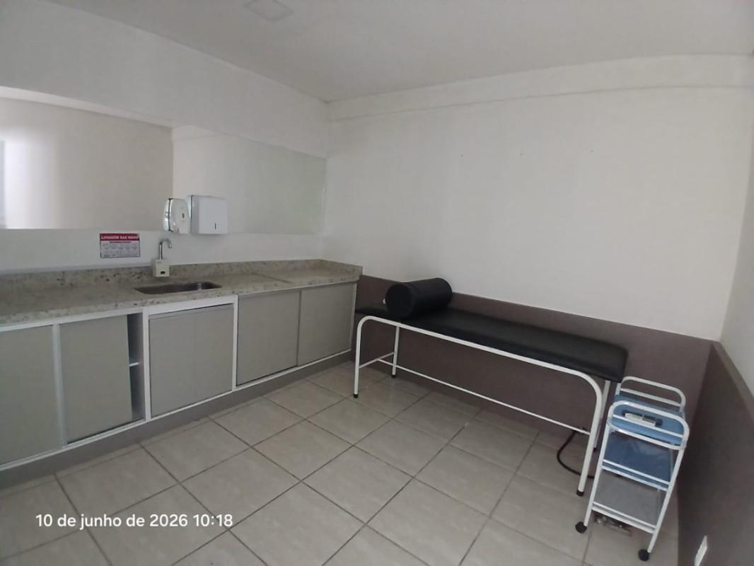 Casa Comercial, Planalto, 8 Quartos, 0 Vaga