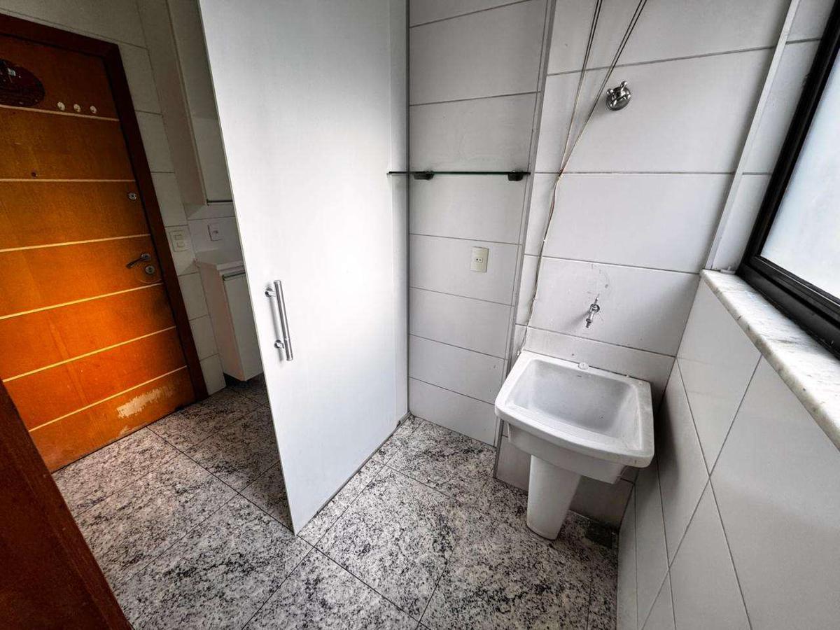 Apartamento, Sagrada Família, 3 Quartos, 4 Vagas, 1 Suíte