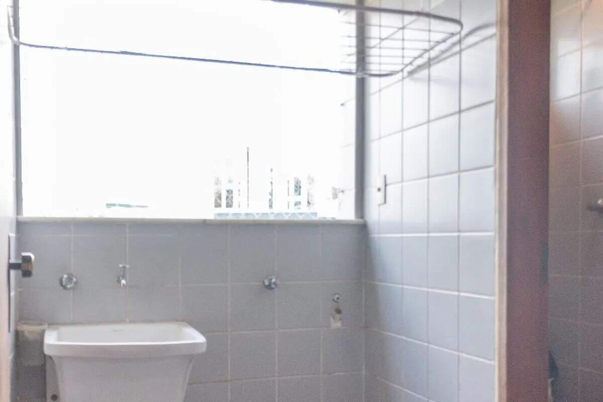 Apartamento, Estoril, 4 Quartos, 2 Vagas, 1 Suíte