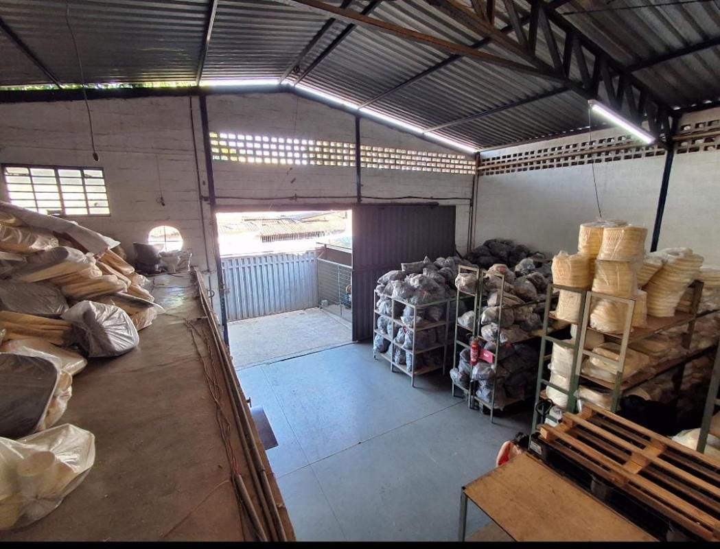 Galpão, Santa Terezinha, 0 Quarto, 0 Vaga