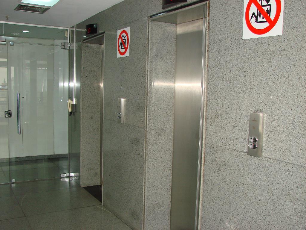 Sala, Funcionários