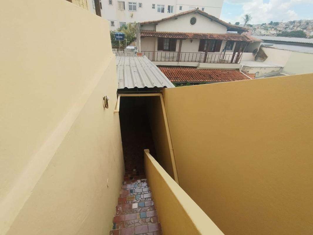 Casa, Cachoeirinha, 4 Quartos, 2 Vagas, 2 Suítes