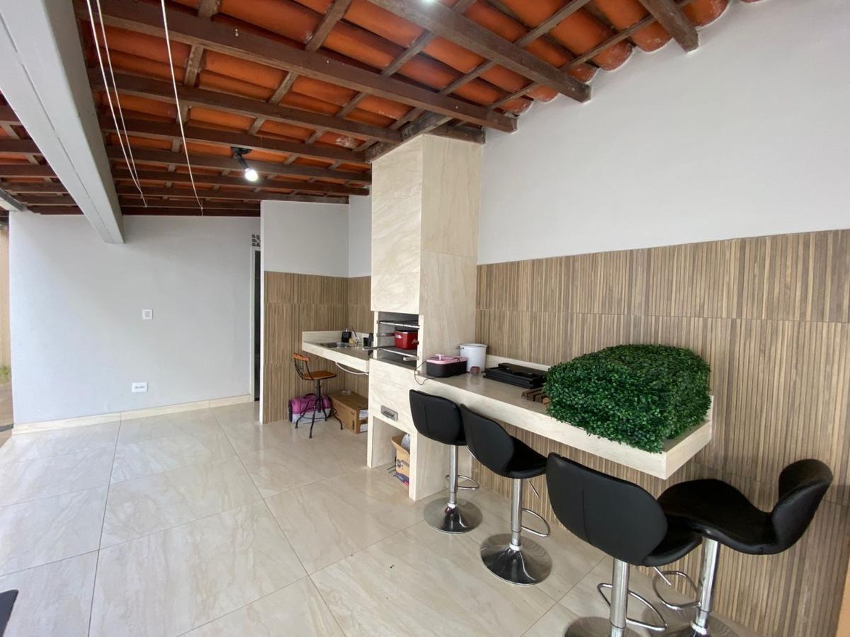 Casa, Castelo, 4 Quartos, 3 Vagas, 3 Suítes