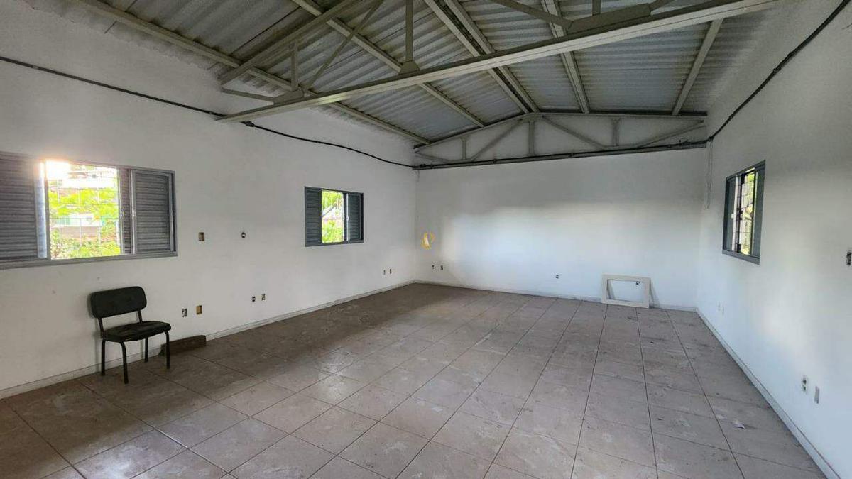 Galpão, Califórnia, 0 Quarto, 0 Vaga