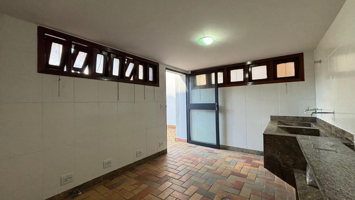 Casa Comercial, Santa Teresa, 8 Quartos, 6 Vagas, 2 Suítes