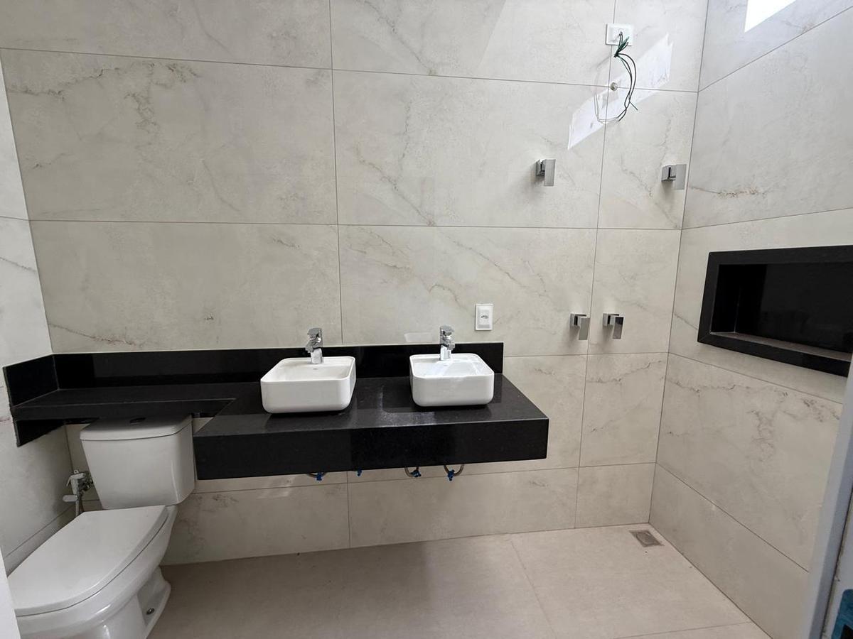 Casa, Nova Floresta, 4 Quartos, 3 Vagas, 2 Suítes