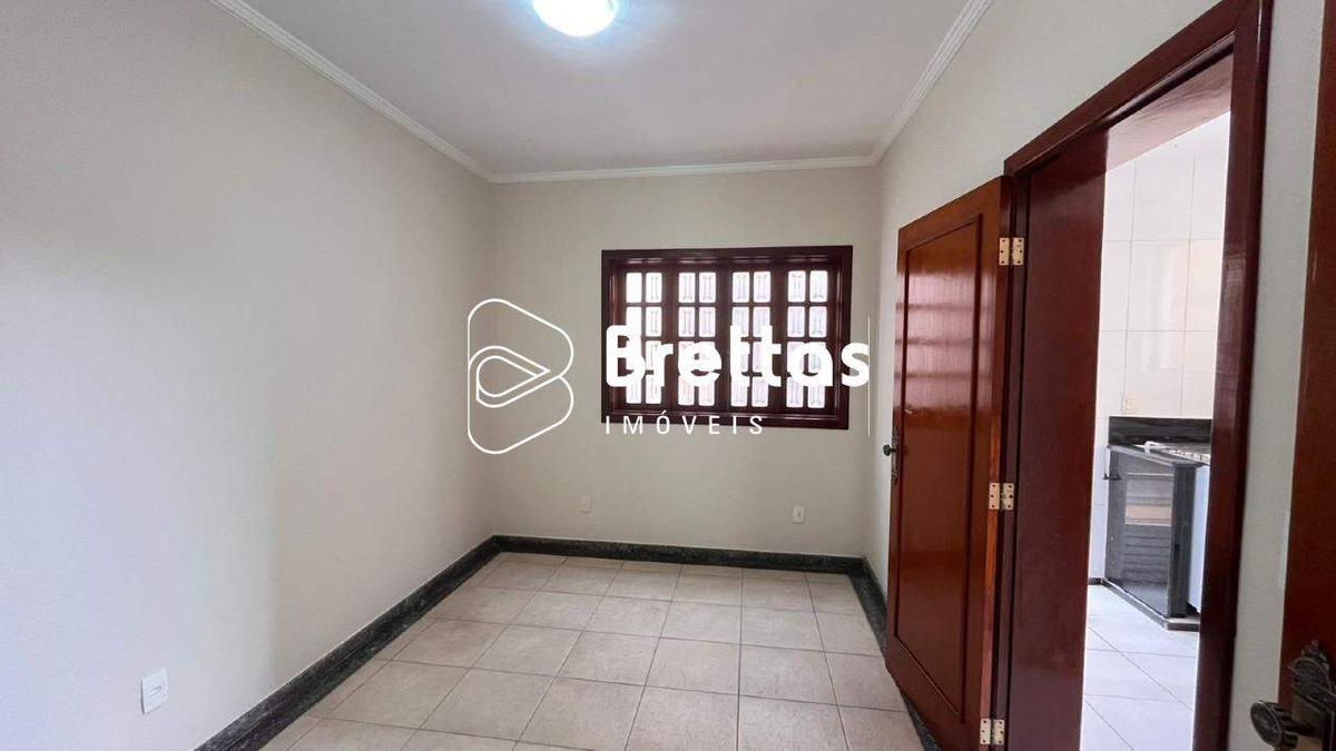 Casa, Centro, 5 Quartos, 2 Vagas, 2 Suítes