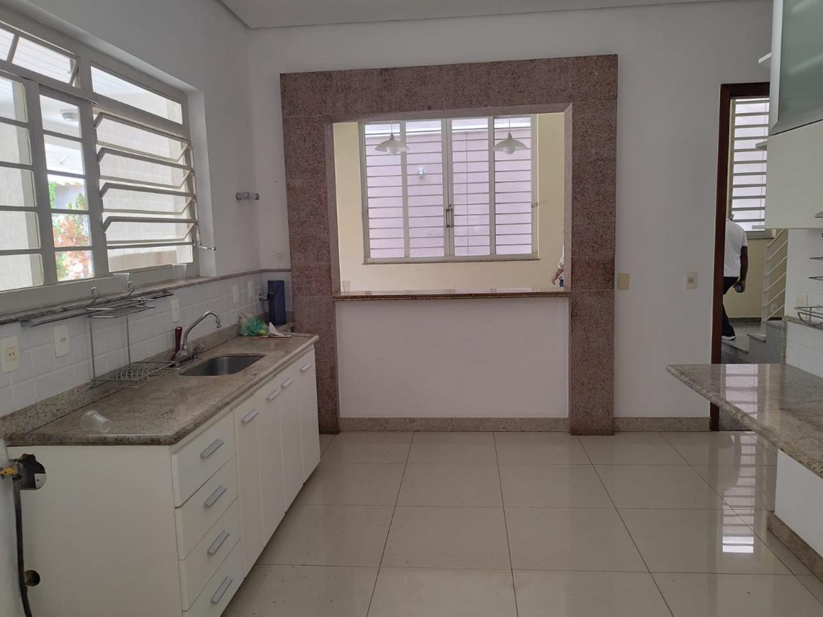 Casa, Fernão Dias, 4 Quartos, 5 Vagas, 2 Suítes