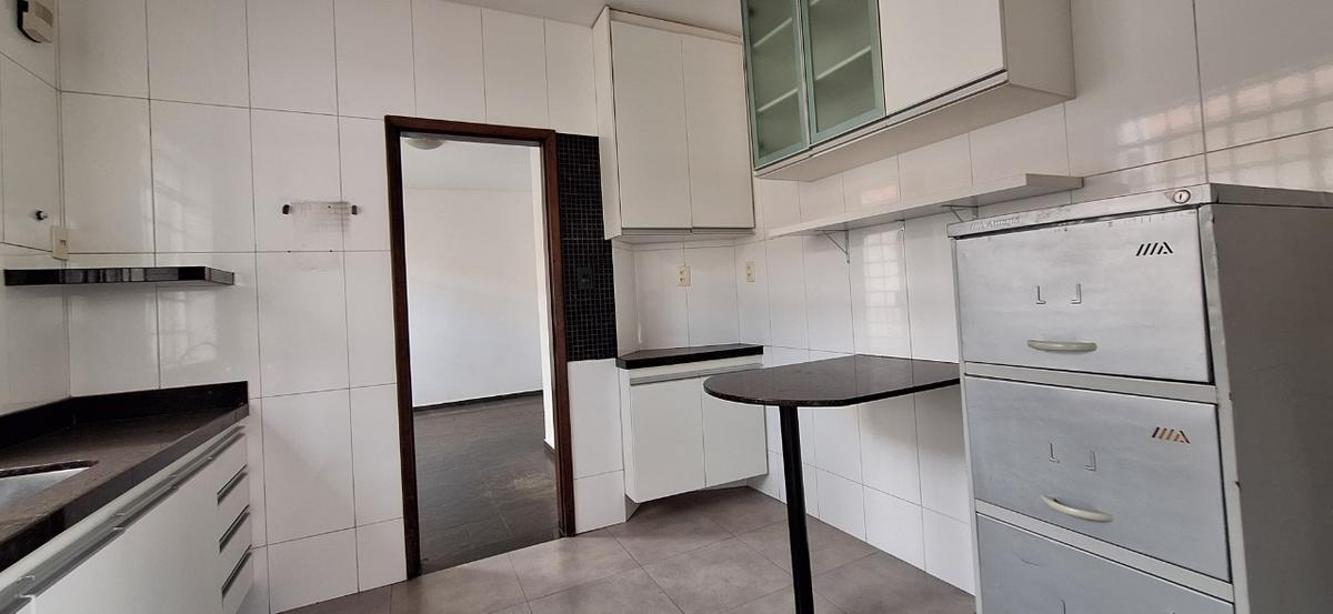 Casa, Floresta, 4 Quartos, 3 Vagas, 1 Suíte