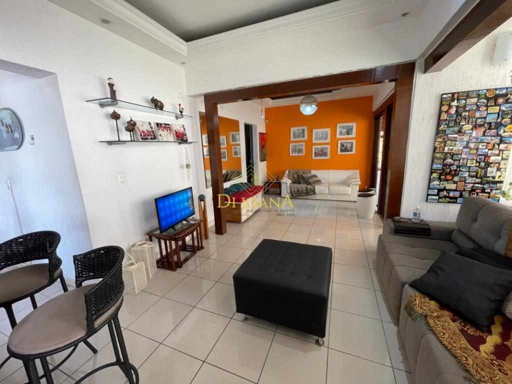 Casa, Centro, 3 Quartos, 2 Vagas, 1 Suíte