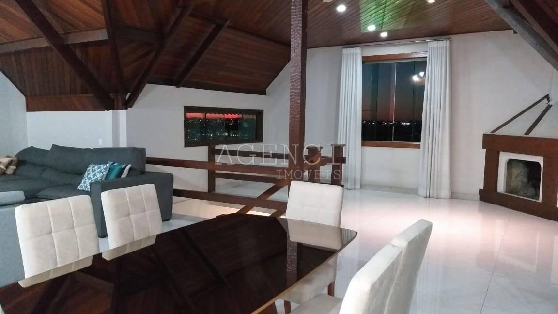 Casa, Camargos, 4 Quartos, 0 Vaga, 2 Suítes