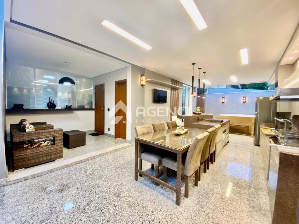 Casa, Trevo, 4 Quartos, 0 Vaga, 3 Suítes