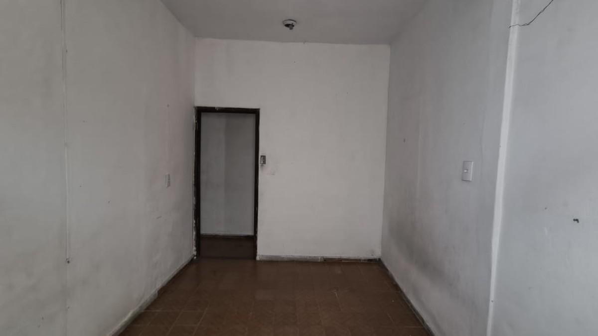 Casa, Industrial, 3 Quartos, 2 Vagas, 1 Suíte