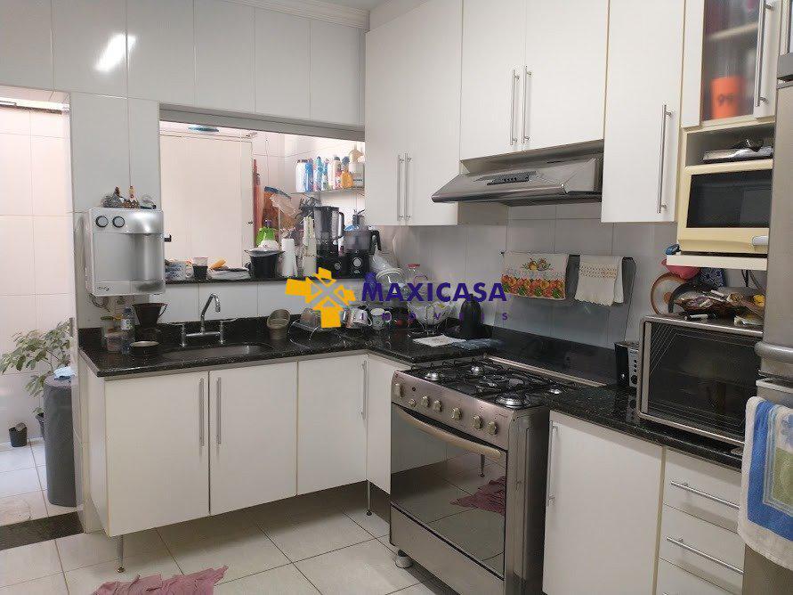 Casa, São José, 4 Quartos, 4 Vagas, 2 Suítes