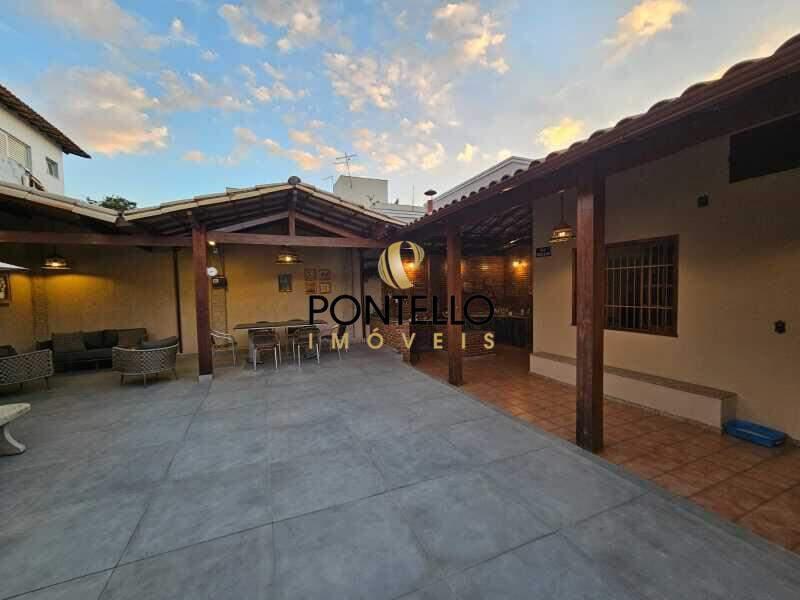 Casa, Castelo, 5 Quartos, 4 Vagas, 1 Suíte